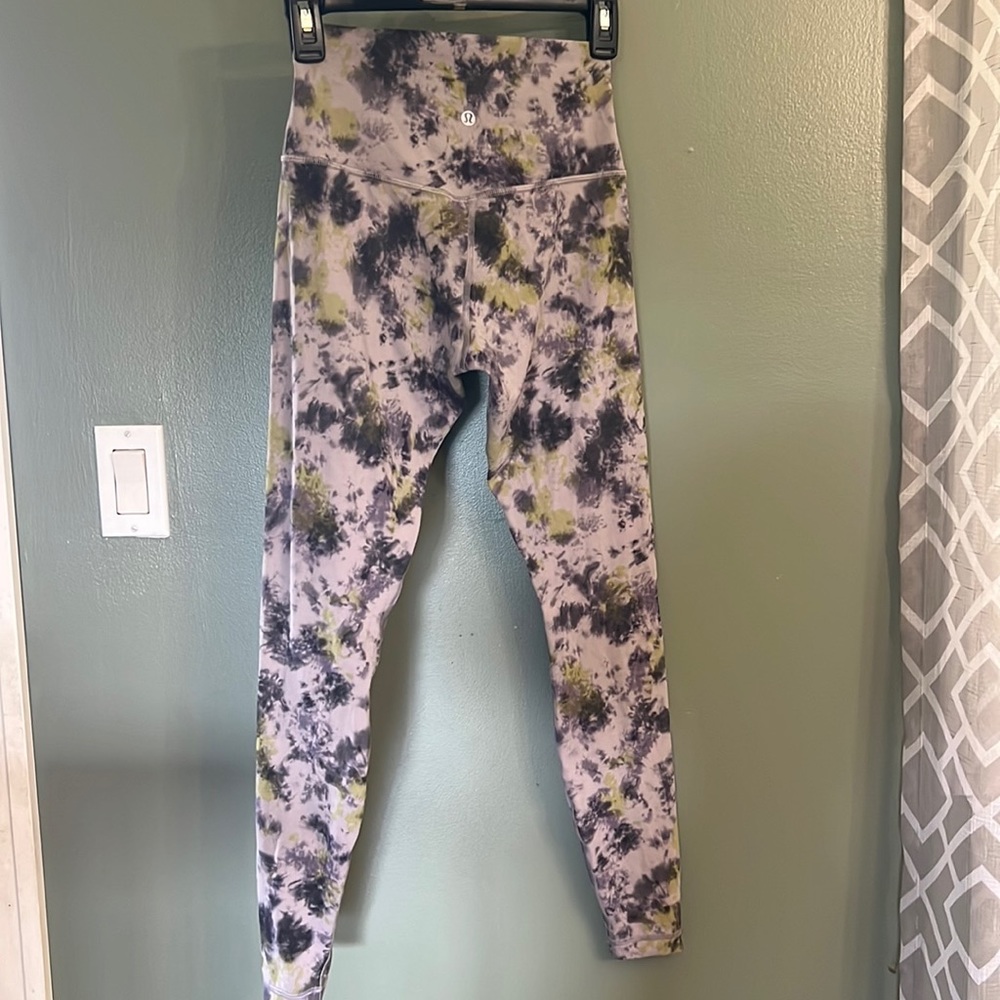 Lululemon women’s leggings. Size 6 align, high waist